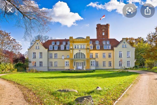 Schloss Lelkendorf Apartment Ulrichshusen Maisonette Fewo Mecklenburger Seenplatte Mit Dachterrasse Naehe Ostsee Ngoại thất bức ảnh