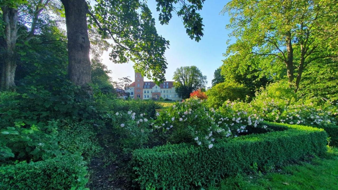 Schloss Lelkendorf Apartment Ulrichshusen Maisonette Fewo Mecklenburger Seenplatte Mit Dachterrasse Naehe Ostsee Ngoại thất bức ảnh